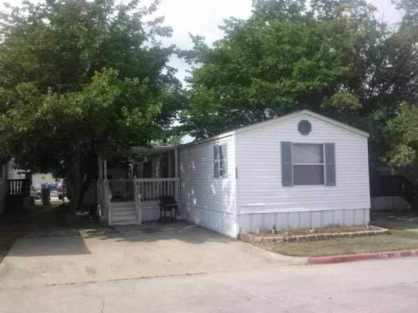 2000 FLEETWOOD Mobile Home For Sale