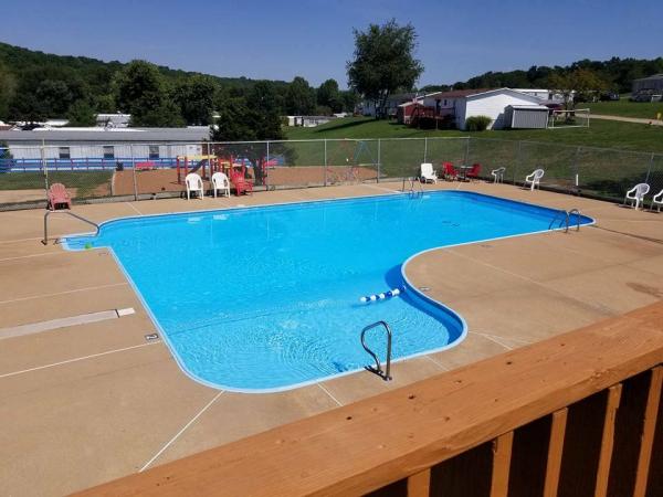 2017 Commodore Mobile Home For Rent