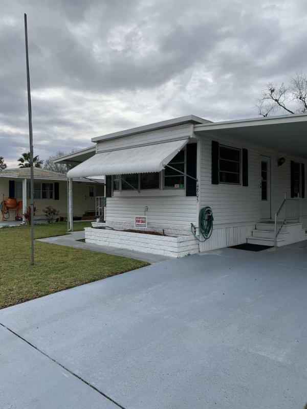 Senior Retirement Living 1974 Mobile Home For Sale in Zephyrhills, FL