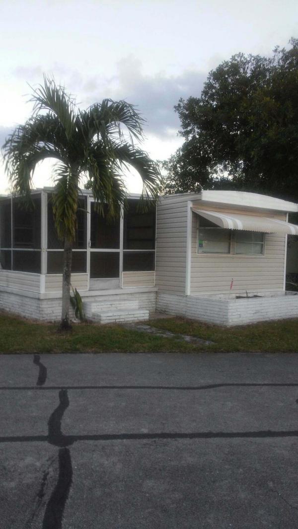 Everglades Lakes Mobile Home Park in Davie, FL MHVillage