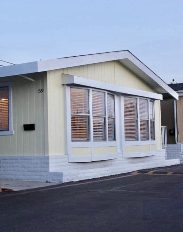 Senior Retirement Living 1989 Mobile Home For Sale in Costa Mesa, CA