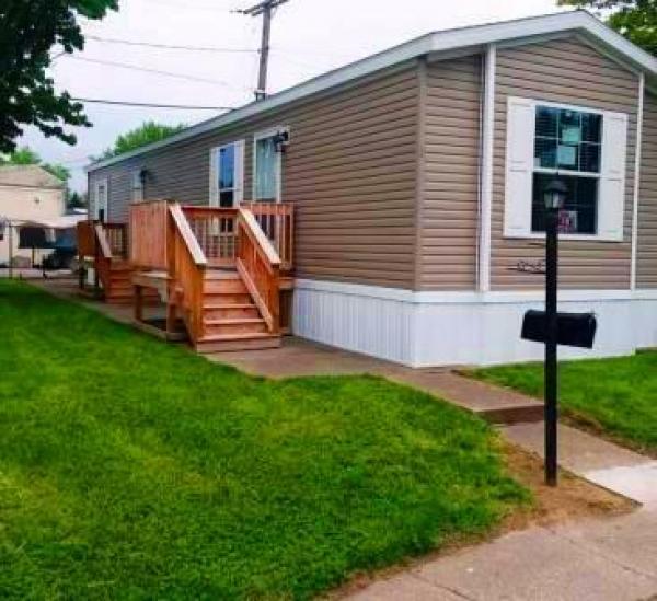 Redman Mobile Home for Sale in Toledo, OH 43612 for $42,900