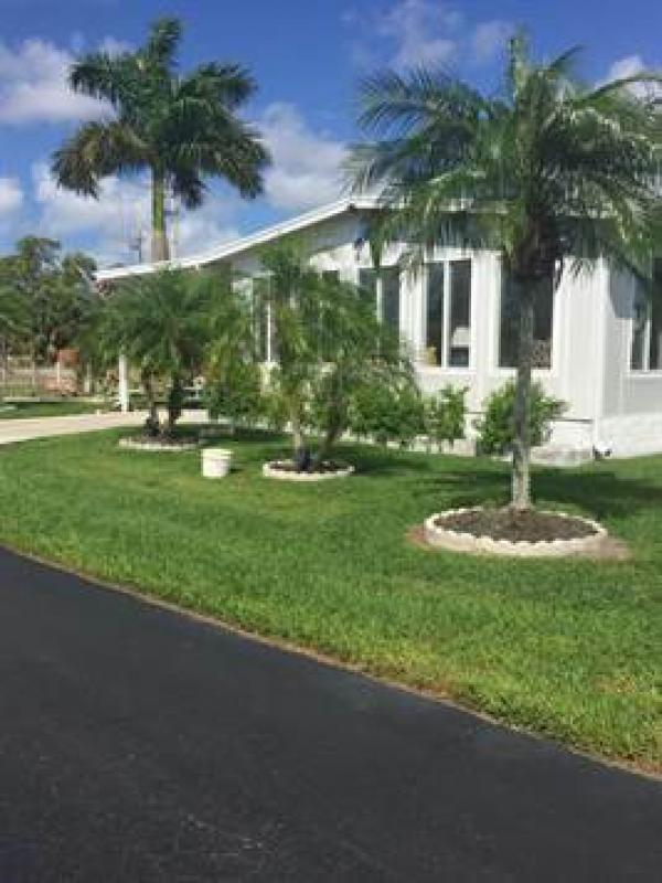 Senior Retirement Living - 1979 Manufactured Home For Sale in Naples, FL