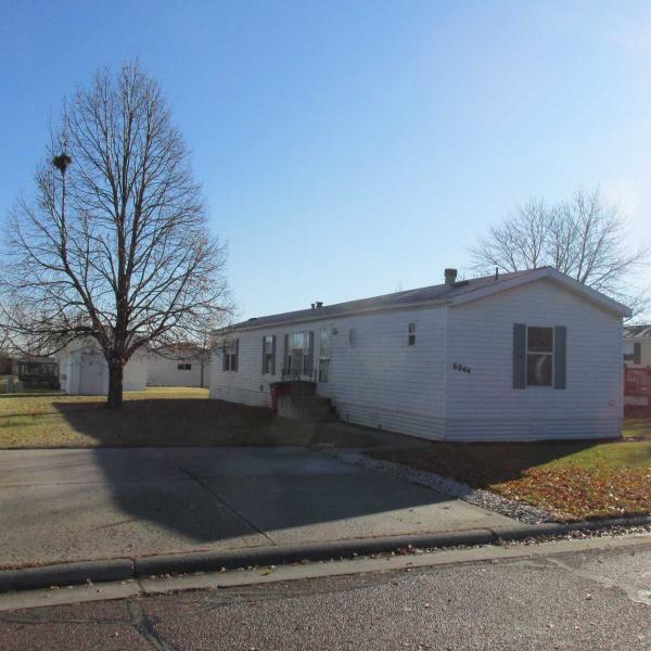 Holly Park Mobile Home for Sale in Sioux Falls, SD 57106 for 29,900