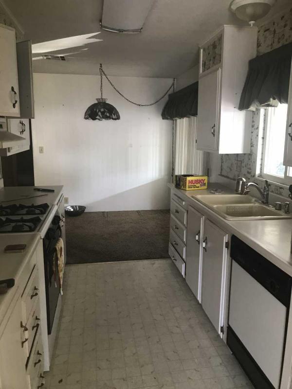 Senior Retirement Living 1975 royal Lancer Mobile Home For Sale in