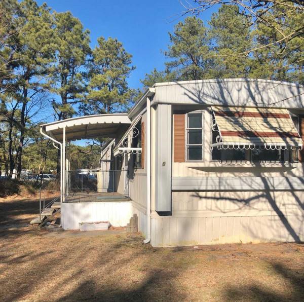 senior-retirement-living-1978-hillcrest-mobile-home-for-sale-in