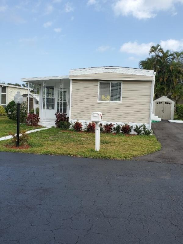 Deerfield Lake Mobile Home Park in Coconut Creek, FL | MHVillage