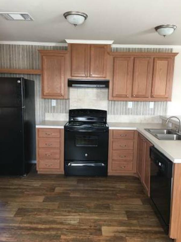 Senior Retirement Living 2017 OAK CREEK HOMES YES Y81676 Mobile Home For Sale in Denton, TX