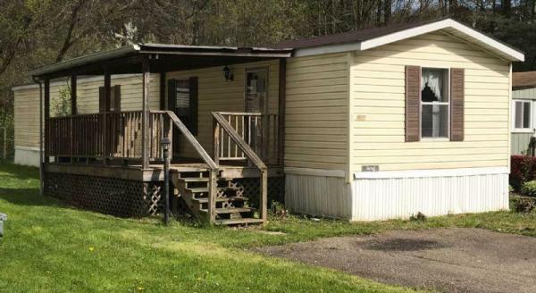 Senior Retirement Living - 1990 Skyline Mobile Home For Sale in Oakdale, PA