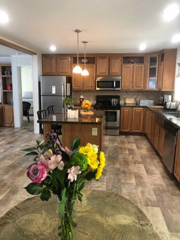 Commodore Manufactured Home for Sale in Alfred, 04002 for 199,000