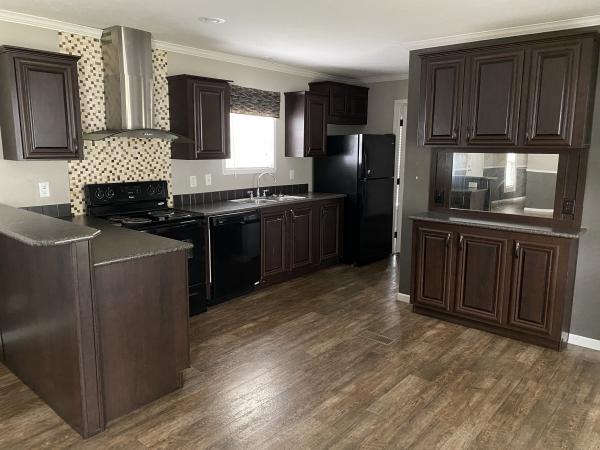 2015 CMH MANUFACTURING INC Mobile Home For Sale