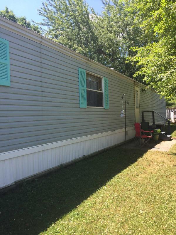 Senior Retirement Living 1990 Holly Park Manufactured Home For Sale in Midland, MI