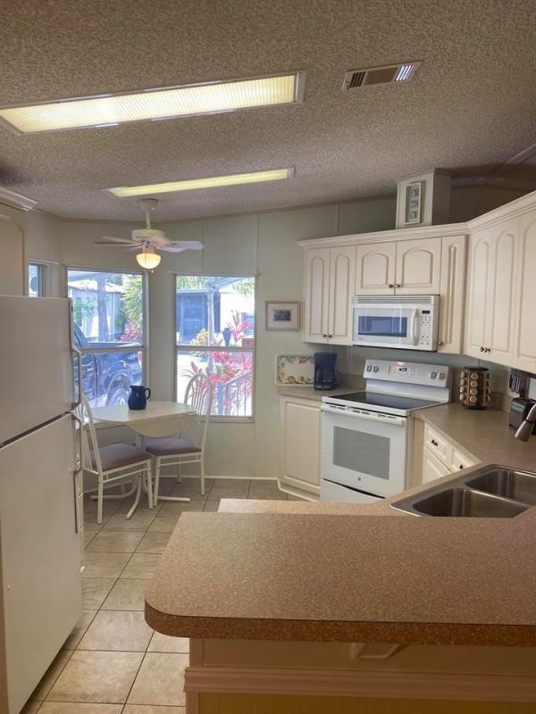 Senior Retirement Living 1989 Fleetwood Mobile Home For Sale in