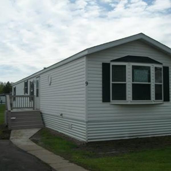 Skyline Mobile Home for Sale in Duluth, MN 55808 for 29,900