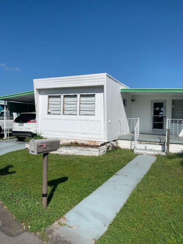 Senior Retirement Living 1967 Mobile Home For Sale in Pinellas Park, FL