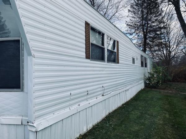 WINDSOR Mobile Home for Sale in Oakland, MI 48363 for $11,200