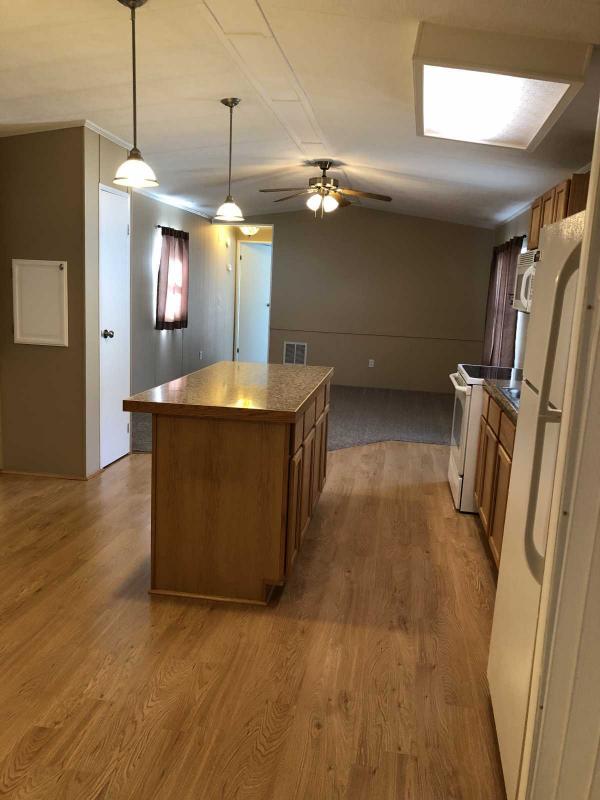 Shamrock Mobile Home for Sale in Des Moines, IA 50320 for 19,500