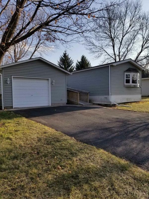 Highland Mobile Home for Sale in Saint Paul Park, MN 55071 for 54,900