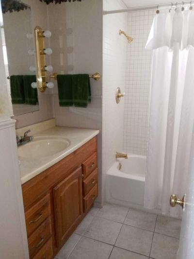Photo 5 of 8 of home located at Site #261, 4864 91st Ln. N. Saint Petersburg, FL 33708