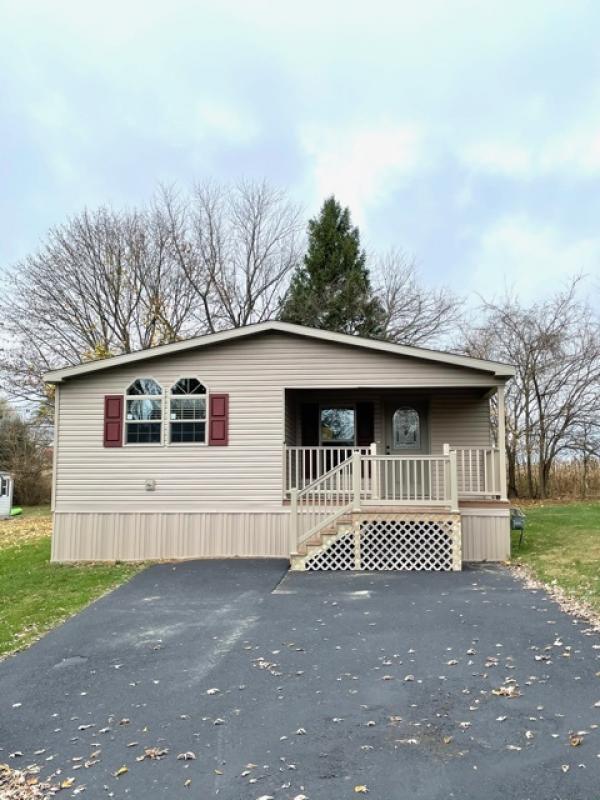 Pine Grove Manufactured Home for Sale in Mount Wolf, PA 17347 for 124,900