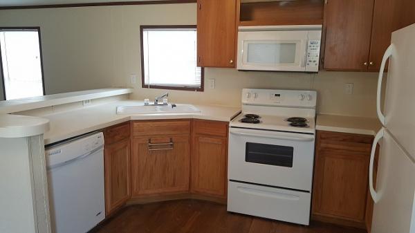 1999 CMH MANUFACTURING INC Mobile Home For Rent