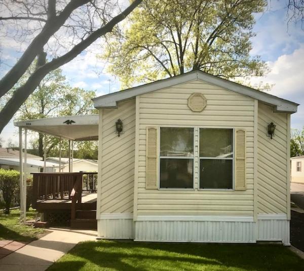 Commodore Mobile Home for Sale in Hodgkins, IL 60525 for 25,000
