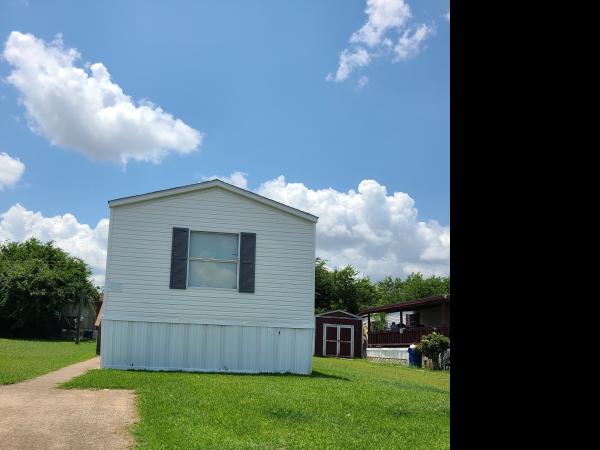 2004 FLEETWOOD Mobile Home For Rent