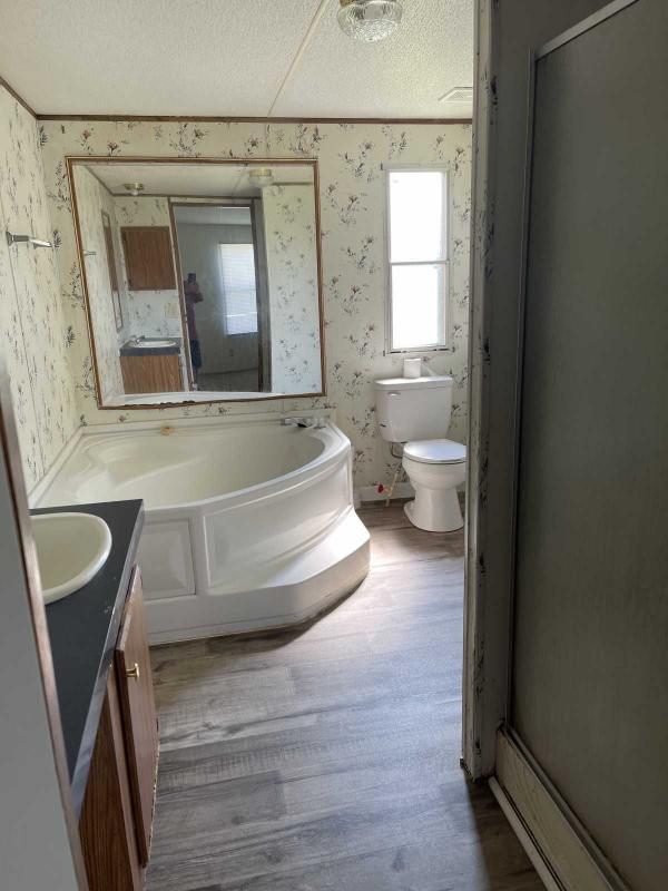 2002 Mobile Home 105 South Wind Hold Hartsville, SC