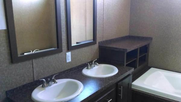 2015 CMH MANUFACTURING INC Mobile Home For Sale
