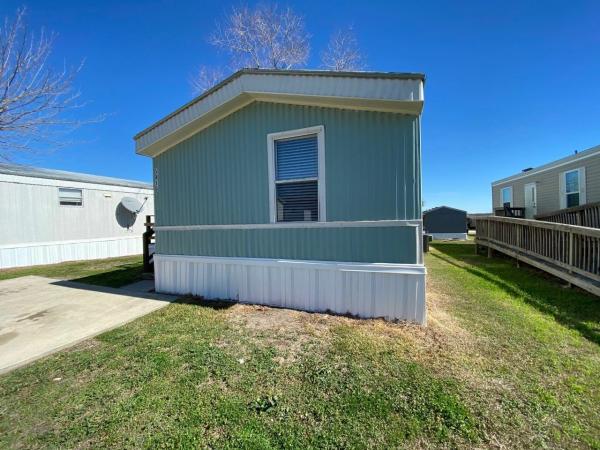 1998 CMH MANUFACTURING INC Mobile Home For Sale
