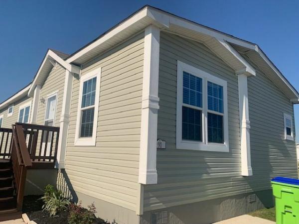 2015 CMH MANUFACTURING INC Mobile Home For Rent