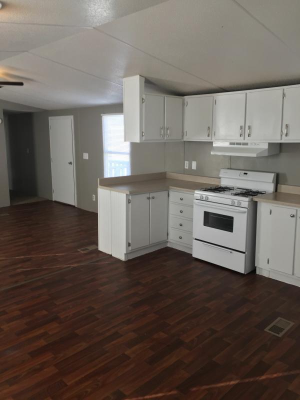 1998 OAKWOOD Mobile Home For Rent