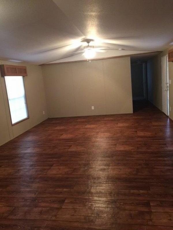 2005 AMERICAN HOMESTAR OF LANCASTER Mobile Home For Rent