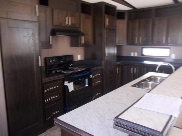 2015 CMH MANUFACTURING INC Mobile Home For Sale