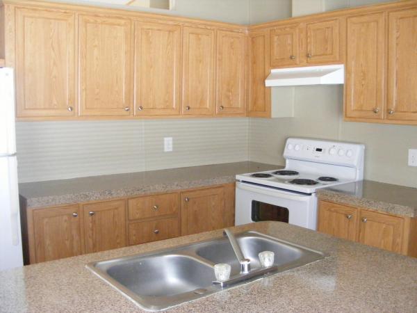 2006 OAK CREEK HOMES Mobile Home For Rent