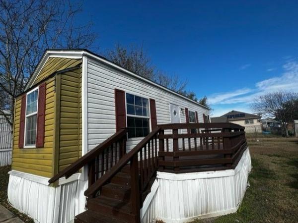 2000 FLEETWOOD Mobile Home For Rent
