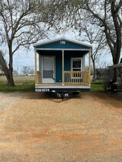Mobile Home at 301 N Russell St Hallettsville, TX 77964
