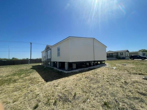 Photo 1 of 2 of home located at 9605 W Us Highway 90 Lot #410 San Antonio, TX 78245