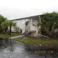 Photo 3 of 8 of home located at 16940 Us Hwy 19N #201 Clearwater, FL 33764
