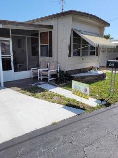 Photo 5 of 26 of home located at 6135 66th St No Lot 408 Saint Petersburg, FL 33709