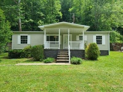 Mobile Home at 400 Smith Fork Rd Phelps, KY 41553