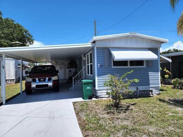 Photo 1 of 2 of home located at 5611 Bayshore Road, Lot 73 Palmetto, FL 34221