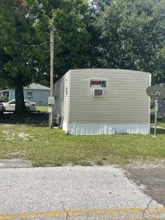 Photo 3 of 18 of home located at 14011 N Nebraska Avenue Lot 63 Tampa, FL 33613