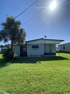 Photo 4 of 20 of home located at 6515 15th St E Lot #A06 Sarasota, FL 34243