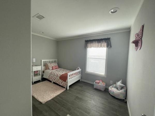 2022 Oak Creek Mobile Home For Rent