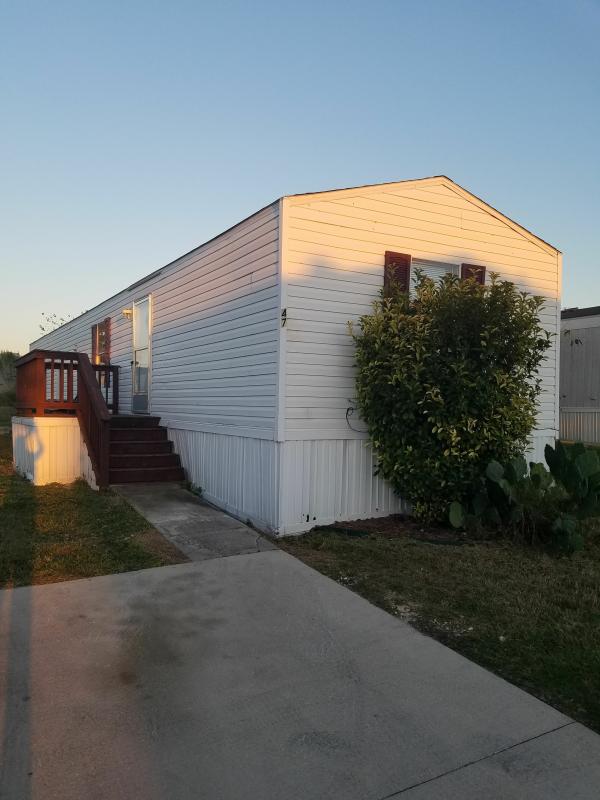 2006 FLEETWOOD Mobile Home For Rent