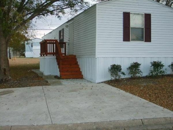 2005 FLEETWOOD Mobile Home For Sale