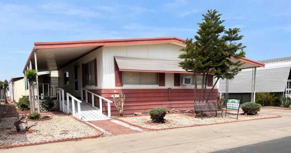 1979 Hillcrest Mobile Home For Sale