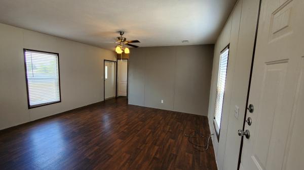 2015 CMH MANUFACTURING INC Mobile Home For Rent