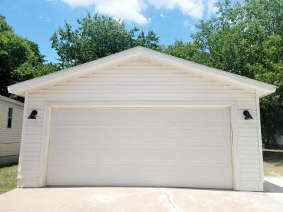 Photo 2 of 26 of home located at 2526 Muirlands Dr Austin, TX 78744